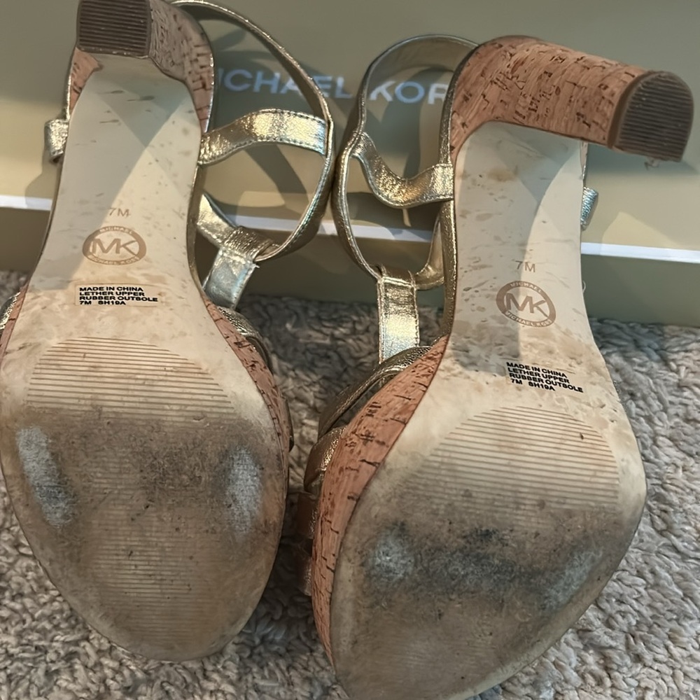 MICHAEL KORS Catalina Kork Metallic Leather Gold Sandals 7 - Picture 4 of 8